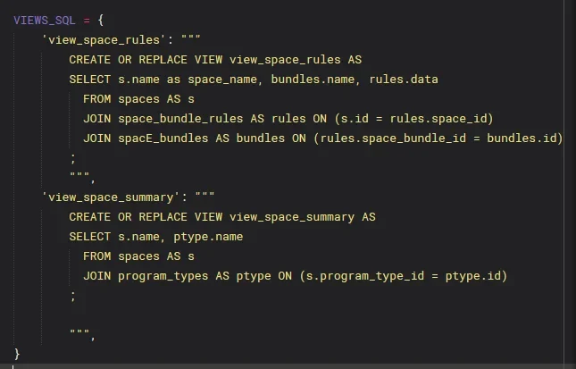 展示Python代码编辑器中使用三引号定义多行SQL语句的真实界面,体现SQL换行、缩进以及字符串边界。