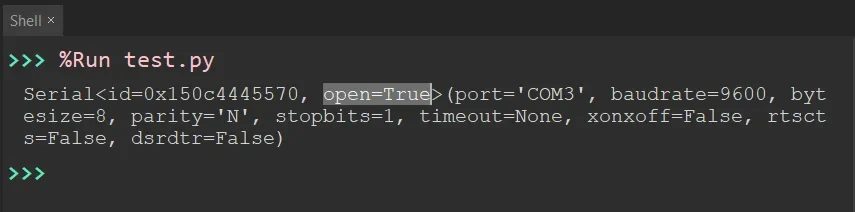 展示Python代码编辑器中使用PySerial打开串口并向Arduino发送数据的真实开发界面，同时体现COM端口和baud rate配置。