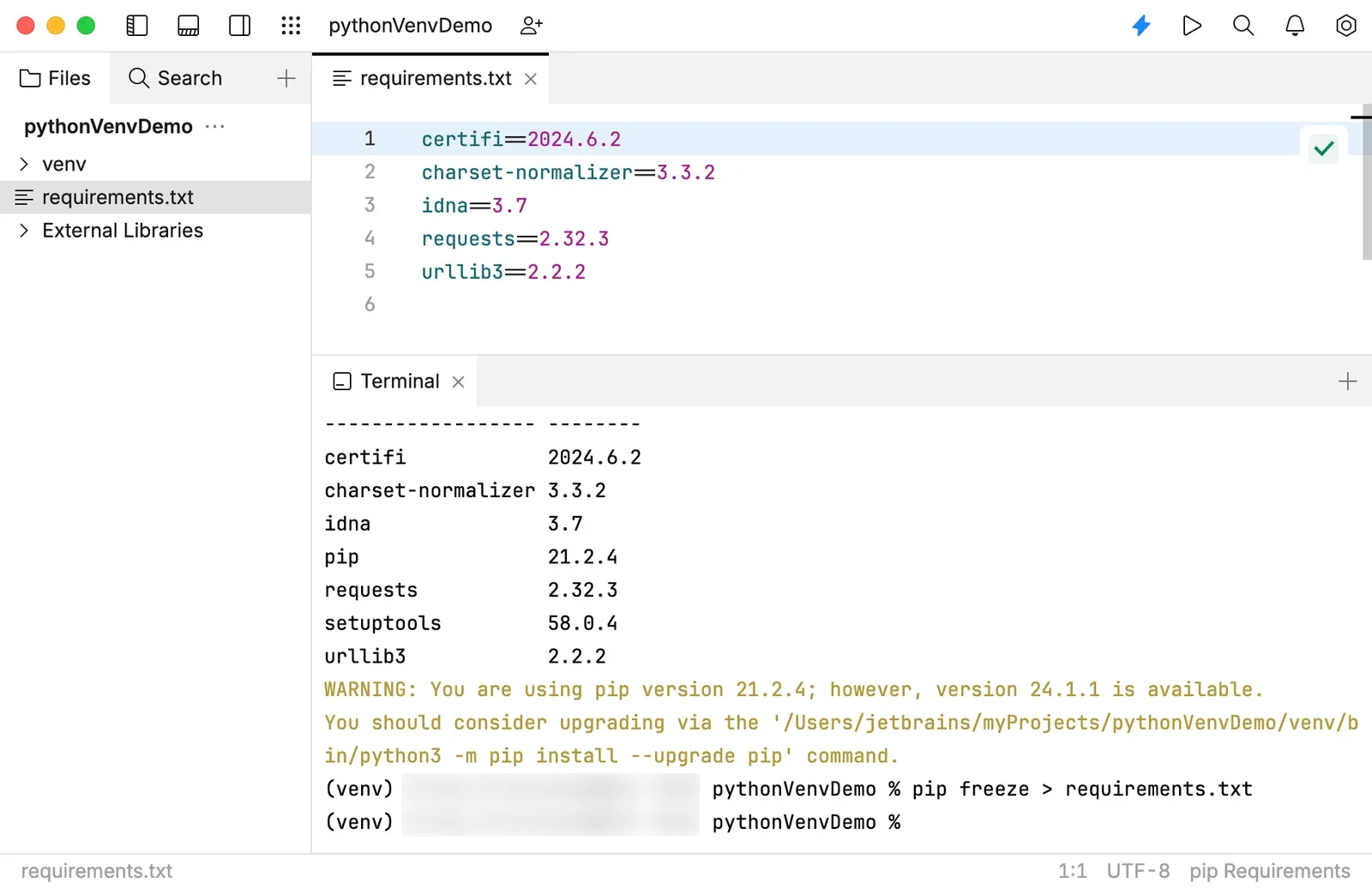 展示真实 Python 项目中的虚拟环境目录、终端激活环境,以及 requirements.txt 中的依赖列表和安装过程。